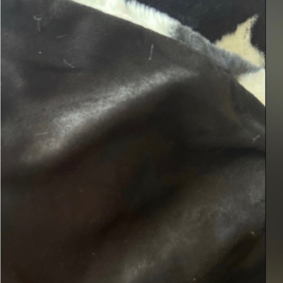 NEW NWT Storehouse GHOST Blanket Black White Faux Fur Halloween Soft Cozy Plush - Picture 4 of 4